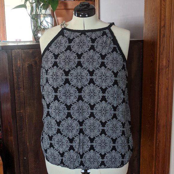 GAP keyhole tie black & white medallion top EUC - Picture 2 of 8